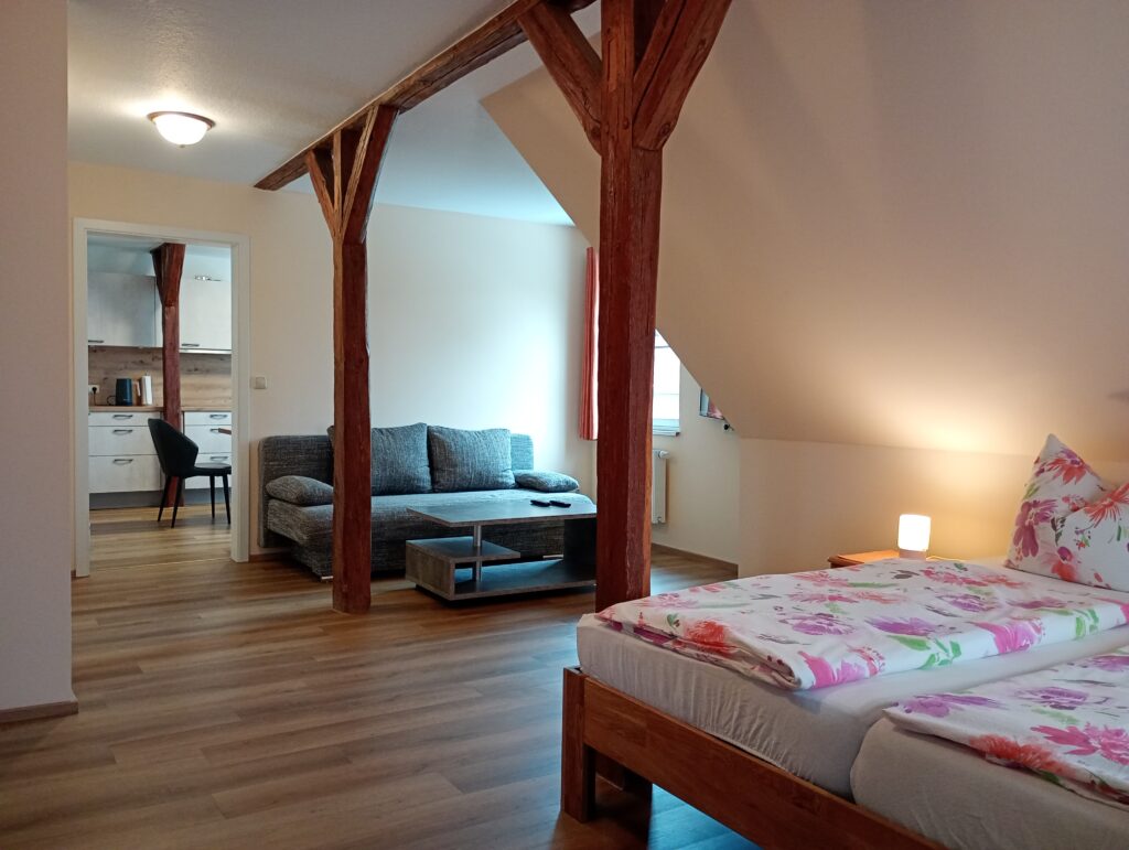 Wohn- und Schlafbereich unserer großen Ferienwohnung für 2 bis 6 Personen auf Fehmarn
